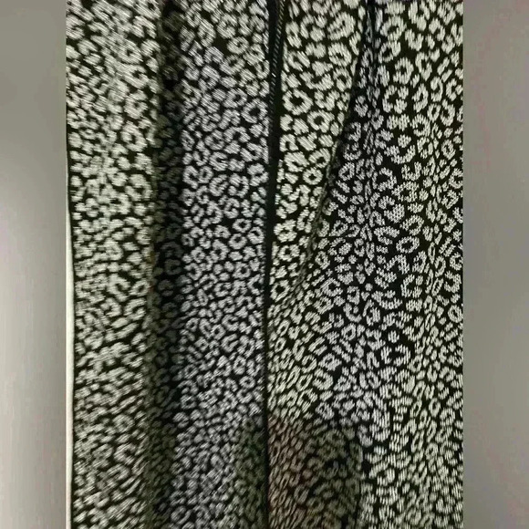 Michael kors nwt leopard print scarf holiday silver and black - Picture 8 of 14